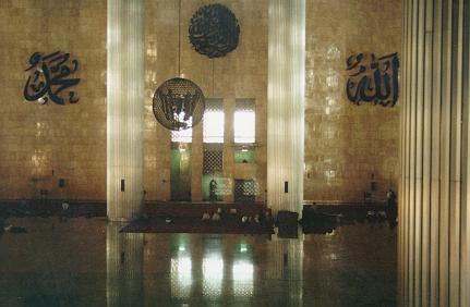 Inne i moskn - inside the mosque